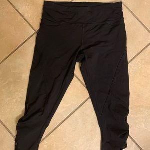 Lulu Capri Leggings